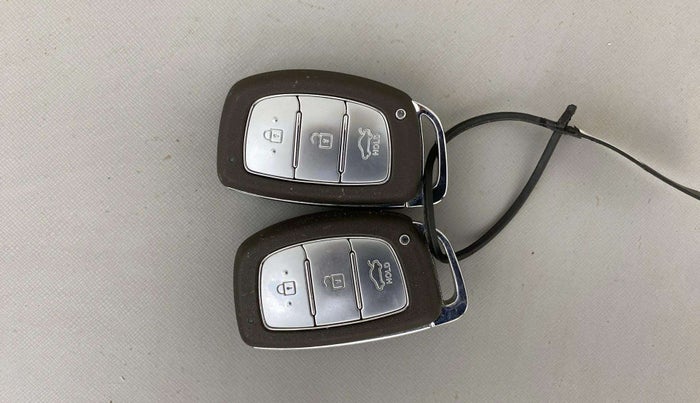 2021 Hyundai AURA SX PLUS 1.2 AMT, Petrol, Automatic, 12,177 km, Key Close Up