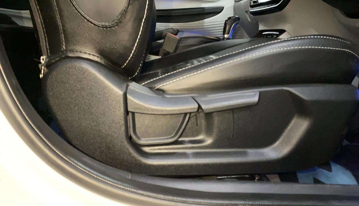 2024 Hyundai NEW I20 ASTA (O) 1.2 IVT, Petrol, Automatic, 11,893 km, Driver Side Adjustment Panel