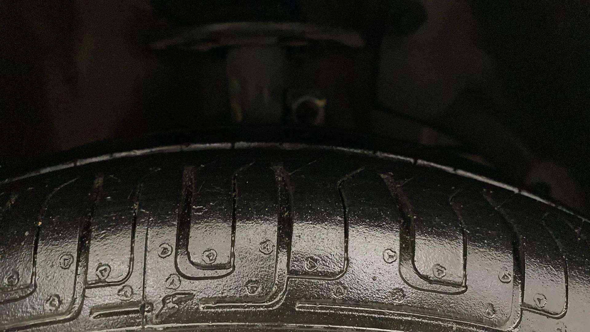 RHS-Front-Tyre-Tread-18