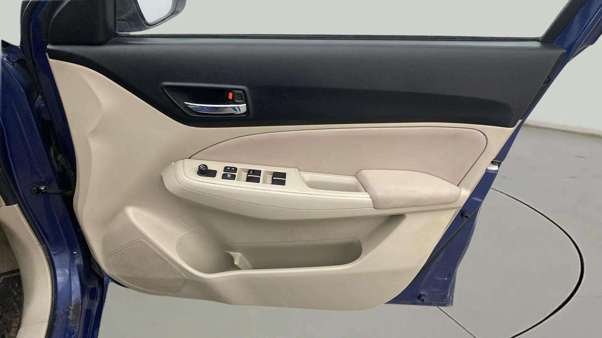 Driver-side-door-panel-control-39