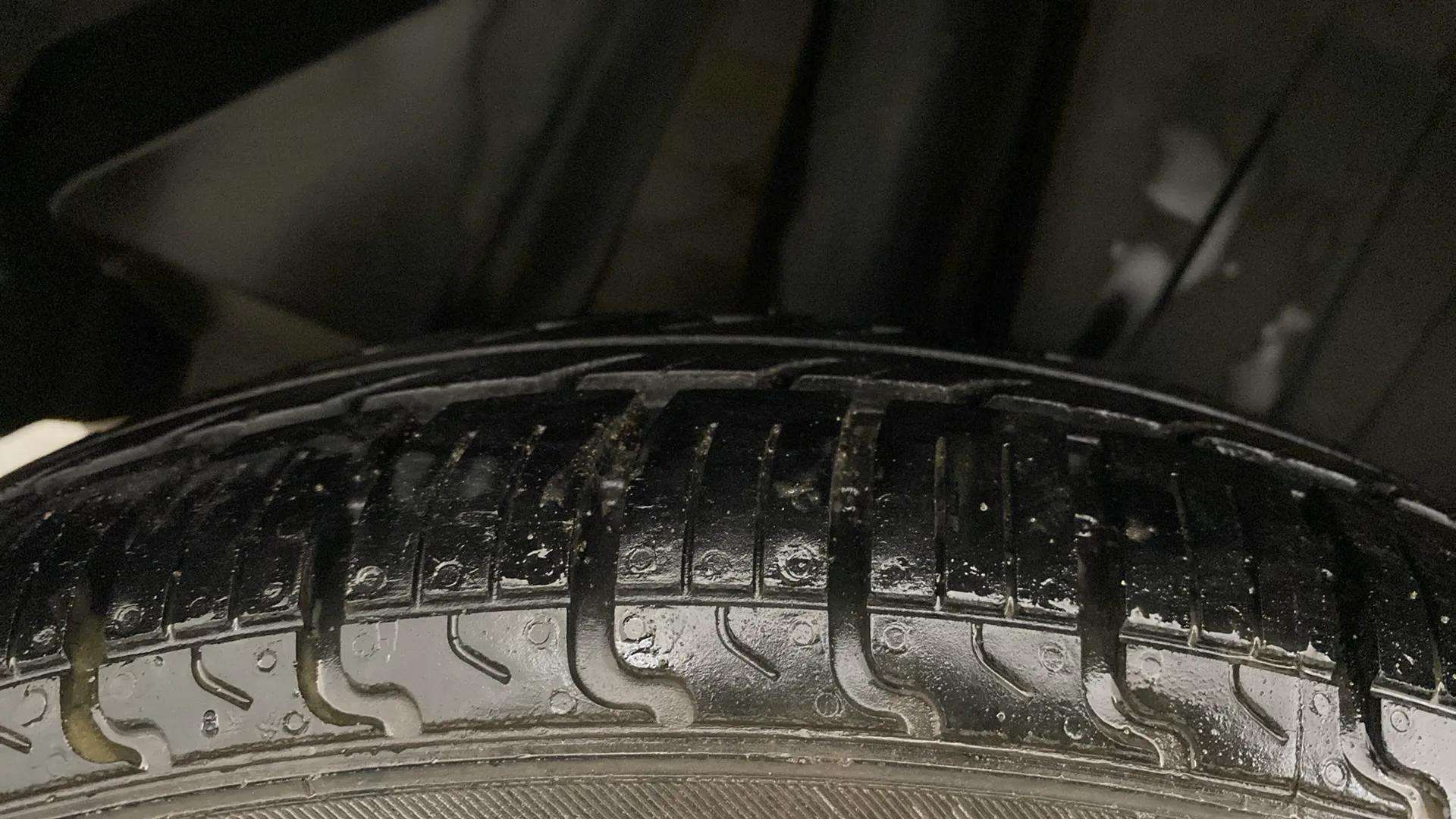 RHS-Rear-Tyre-Tread-19