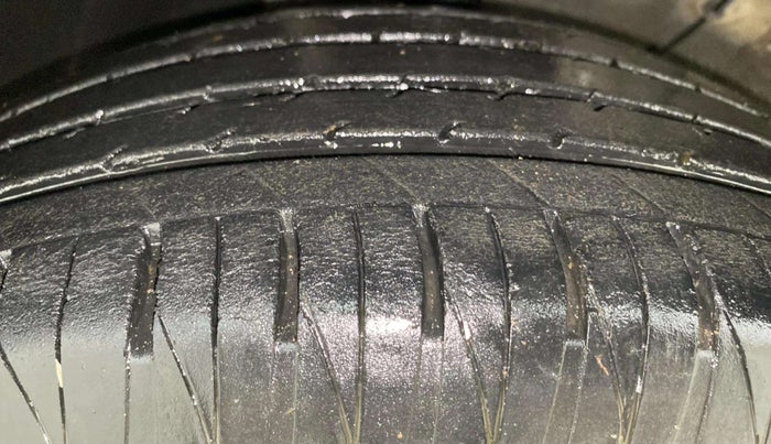 2020 KIA SONET HTX PLUS 1.5, Diesel, Manual, 85,463 km, Left Front Tyre Tread