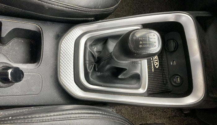 2020 KIA SONET HTX PLUS 1.5, Diesel, Manual, 85,463 km, Gear Lever
