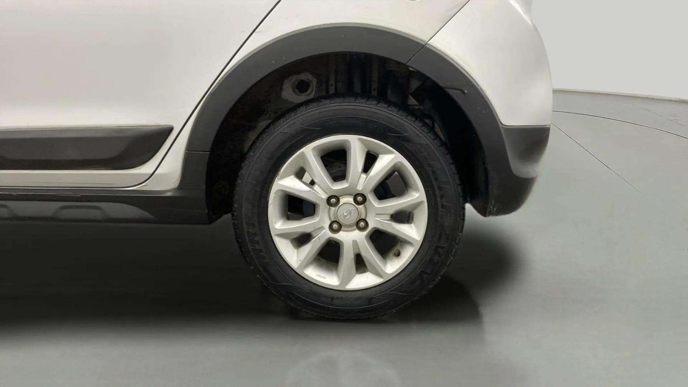 2017 Hyundai i20 Active 1.2 BASE, Petrol, Manual, 34,748 km, Left Rear Wheel