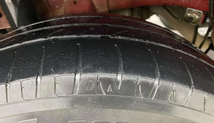 2018 Mahindra KUV 100 NXT K4+ P 6 STR, Petrol, Manual, 45,543 km, Right Rear Tyre Tread