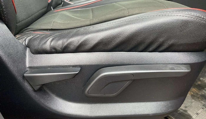 2018 Mahindra KUV 100 NXT K4+ P 6 STR, Petrol, Manual, 45,543 km, Driver Side Adjustment Panel