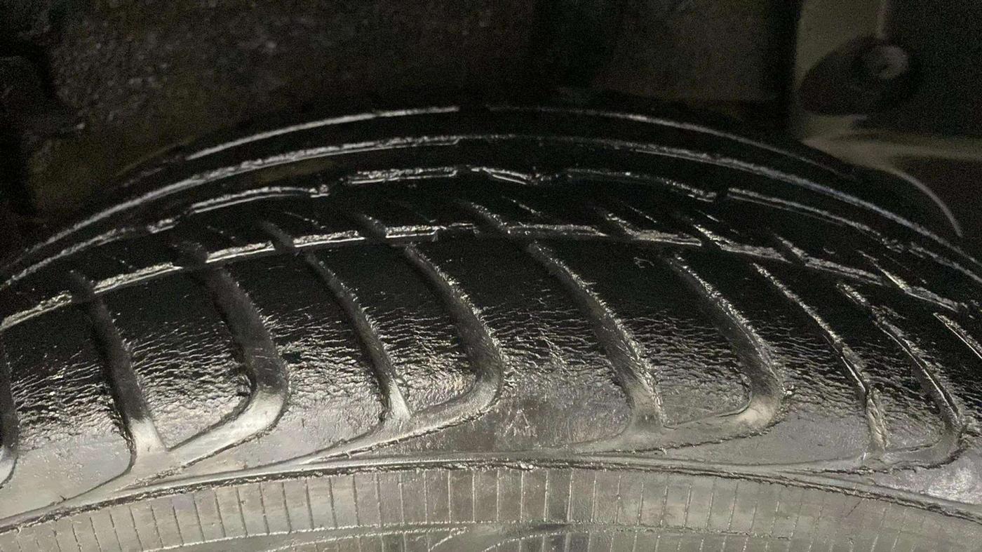 2017 Renault Duster RXS CVT, Petrol, Automatic, 37,203 km, Left Rear Tyre Tread