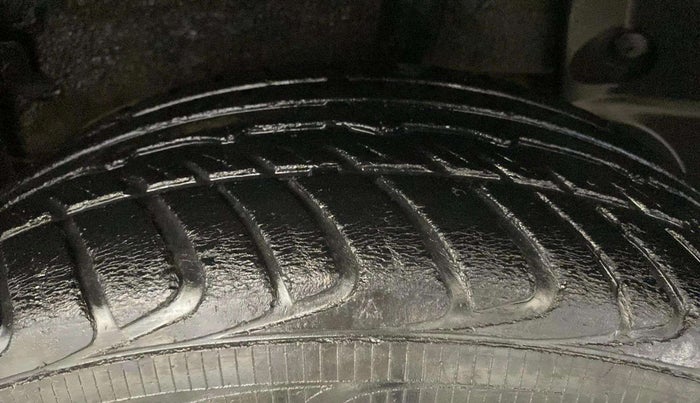 2017 Renault Duster RXS CVT, Petrol, Automatic, 37,203 km, Left Rear Tyre Tread