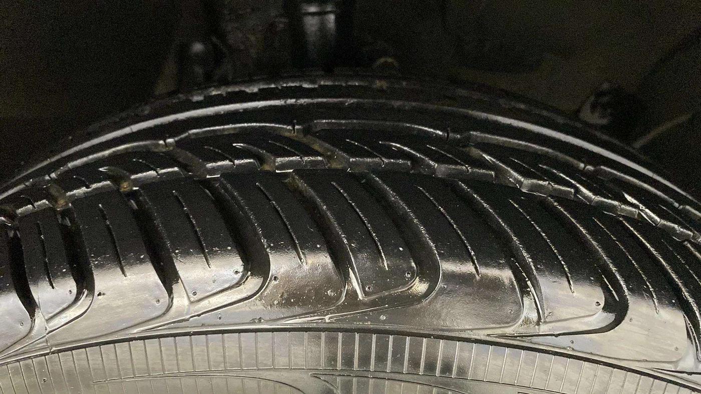 2017 Renault Duster RXS CVT, Petrol, Automatic, 37,203 km, Right Front Tyre Tread
