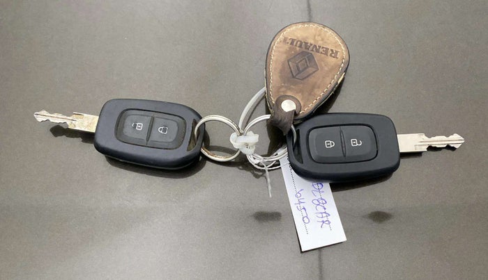 2017 Renault Duster RXS CVT, Petrol, Automatic, 37,203 km, Key Close Up
