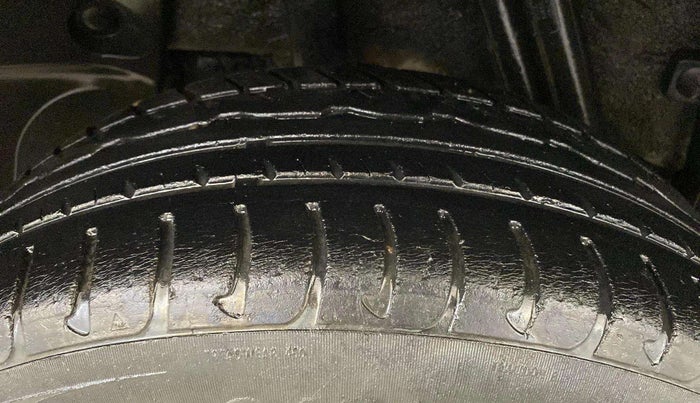 2017 Renault Duster RXS CVT, Petrol, Automatic, 37,203 km, Right Rear Tyre Tread