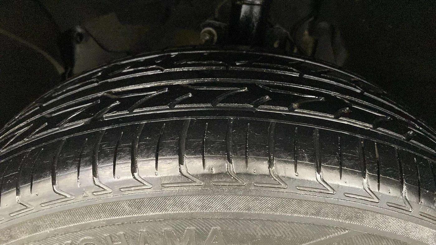 2017 Renault Duster RXS CVT, Petrol, Automatic, 37,203 km, Left Front Tyre Tread