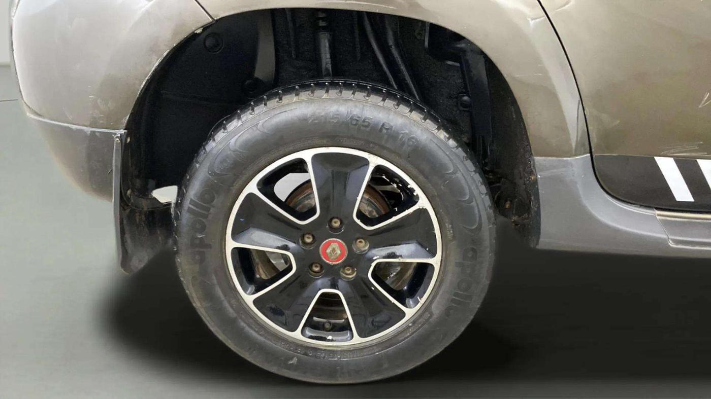 2017 Renault Duster RXS CVT, Petrol, Automatic, 37,203 km, Right Rear Wheel