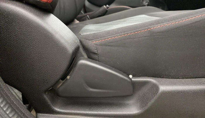 2021 Renault Kwid RXT 1.0 (O), Petrol, Manual, 39,582 km, Driver Side Adjustment Panel