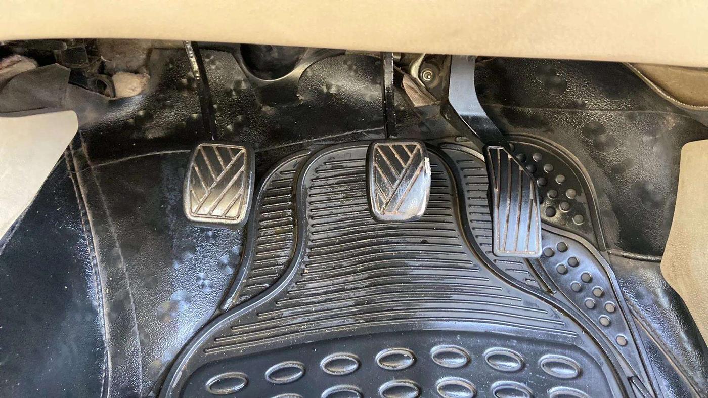 2014 Maruti Ciaz VDI, Diesel, Manual, 93,921 km, Pedals