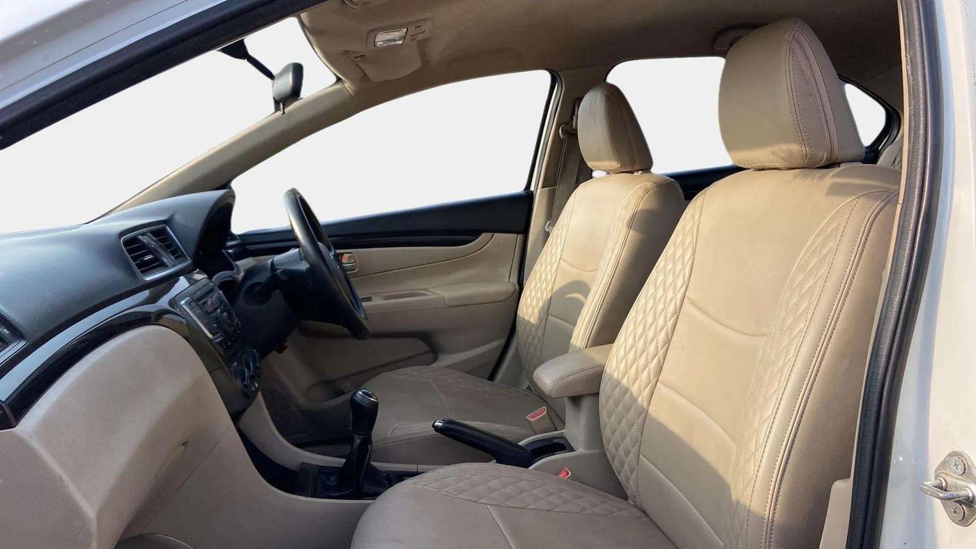 2014 Maruti Ciaz VDI, Diesel, Manual, 93,921 km, Right Side Front Door Cabin