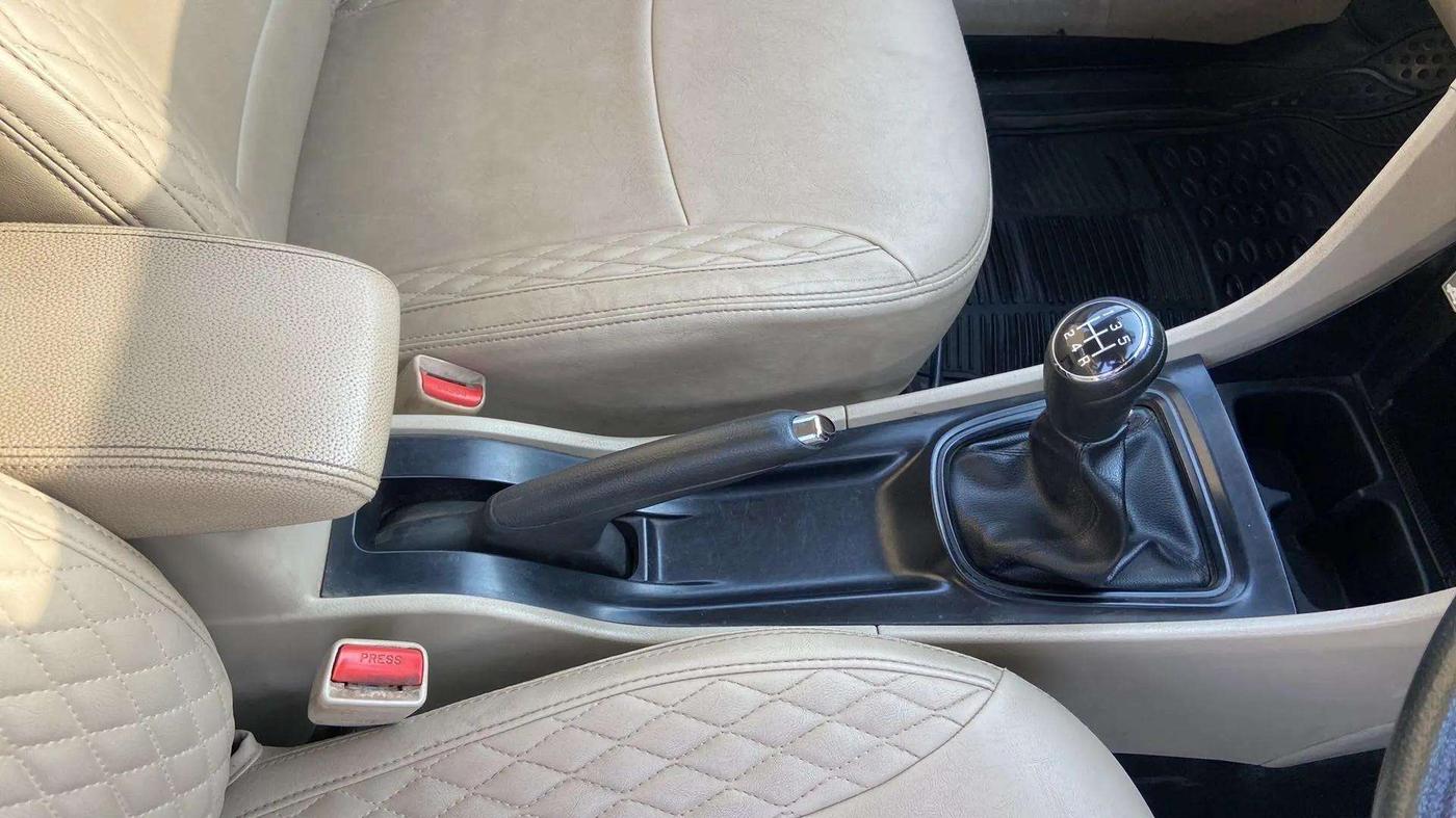 2014 Maruti Ciaz VDI, Diesel, Manual, 93,921 km, Gear Lever