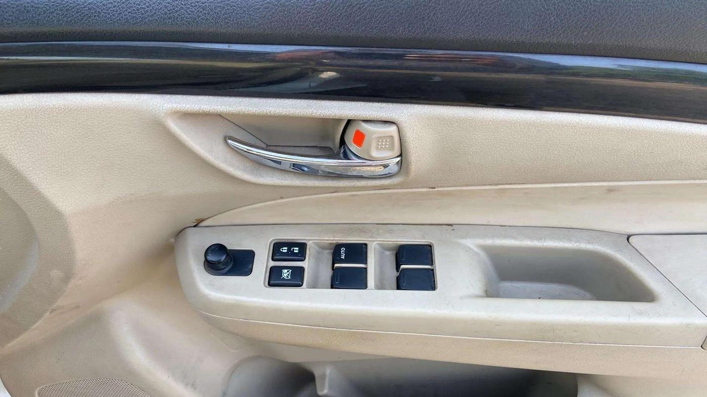 2014 Maruti Ciaz VDI, Diesel, Manual, 93,921 km, Driver Side Door Panels Control