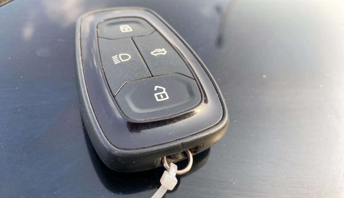 2022 Tata NEXON XZ PLUS (O) PETROL DARK EDITION, CNG, Manual, 66,360 km, Key Close Up