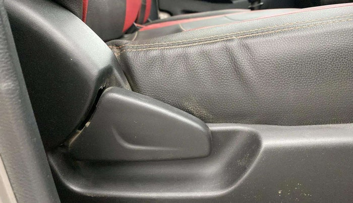 2018 Datsun Redi Go T(O) 1.0, Petrol, Manual, 76,382 km, Driver Side Adjustment Panel