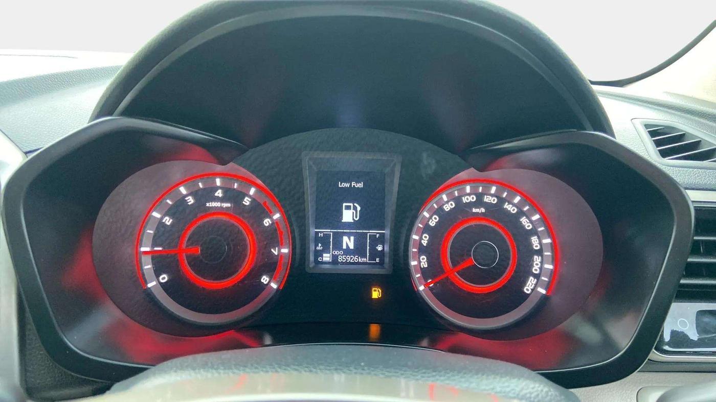2021 Mahindra XUV300 W8 (O) 1.2 PETROL, Petrol, Manual, 85,949 km, Odometer Image