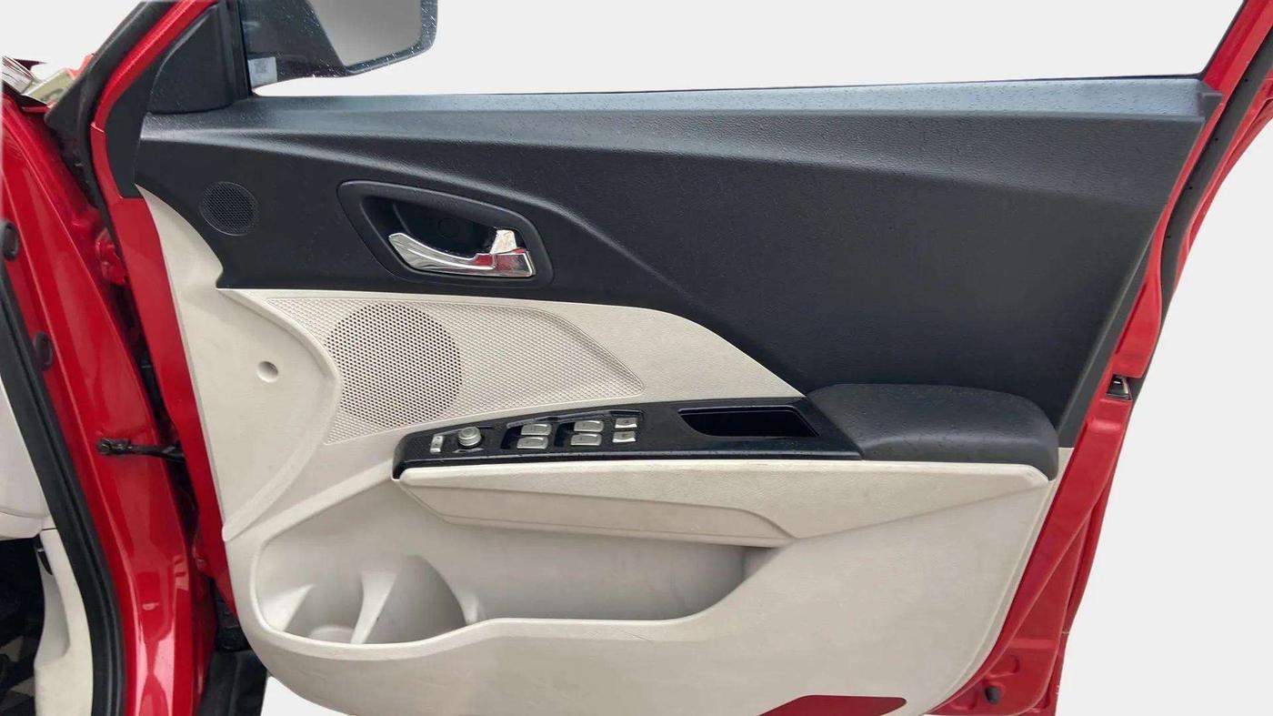 2021 Mahindra XUV300 W8 (O) 1.2 PETROL, Petrol, Manual, 85,949 km, Driver Side Door Panels Control
