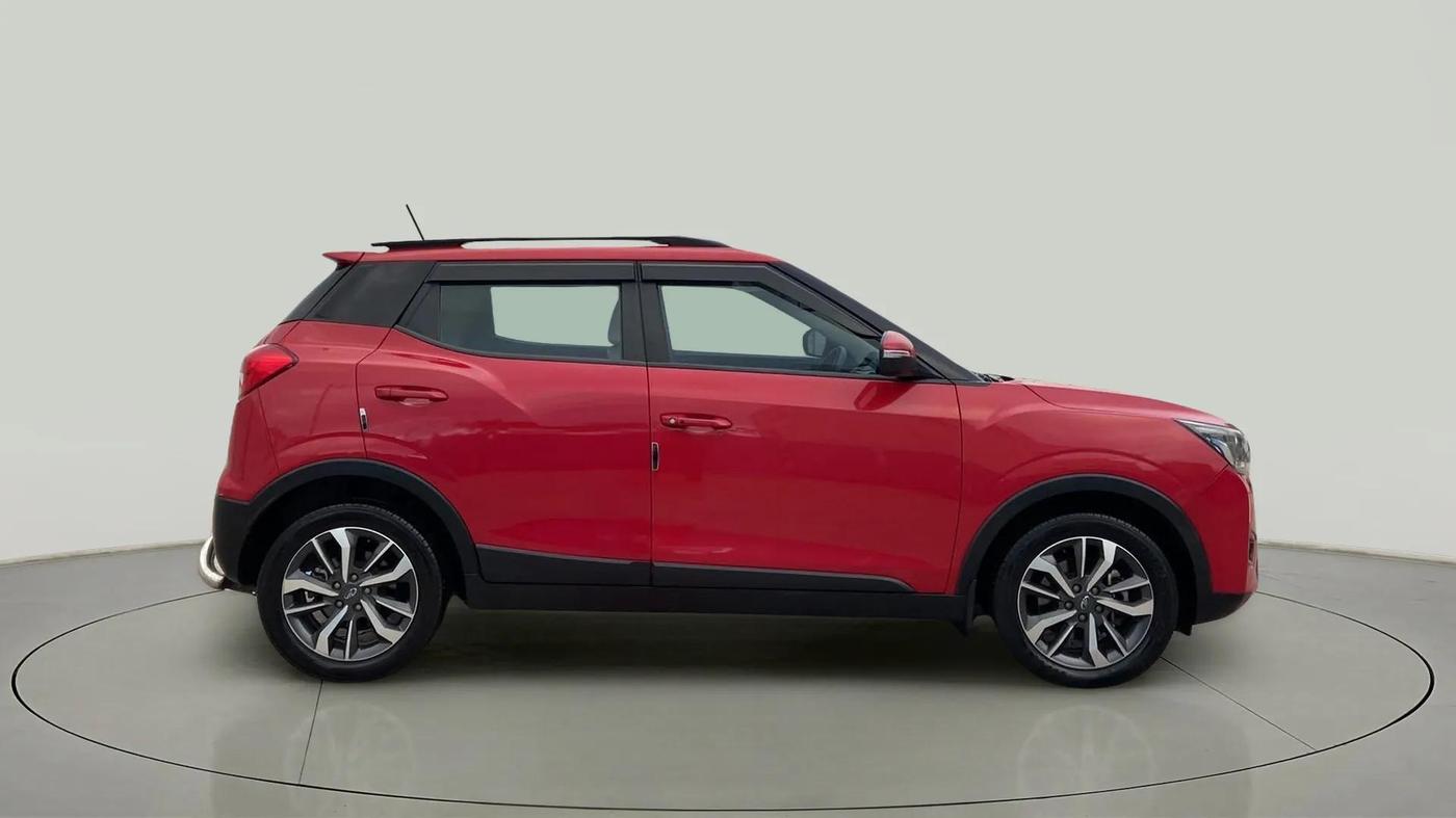 2021 Mahindra XUV300 W8 (O) 1.2 PETROL, Petrol, Manual, 85,949 km, Right Side View