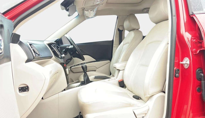 2021 Mahindra XUV300 W8 (O) 1.2 PETROL, Petrol, Manual, 85,905 km, Right Side Front Door Cabin
