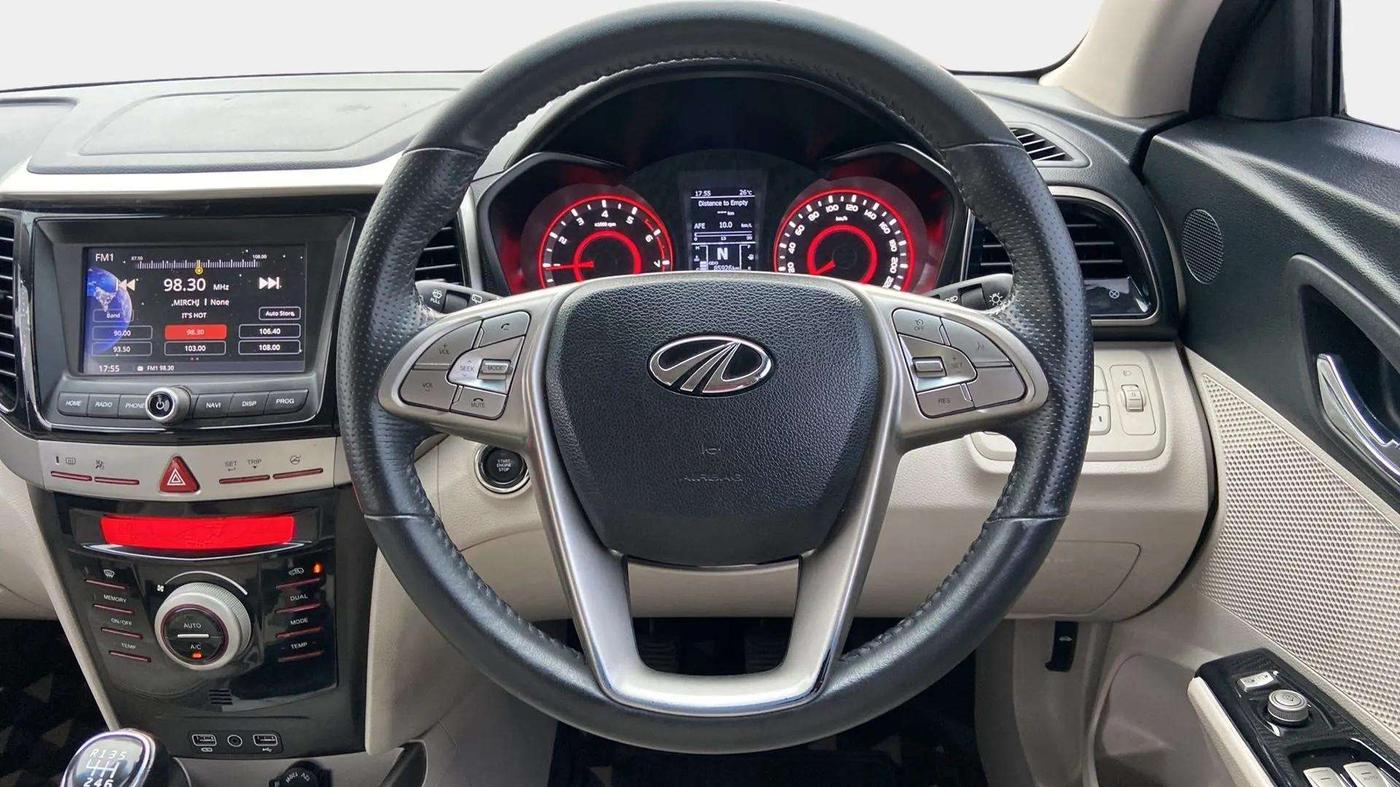 2021 Mahindra XUV300 W8 (O) 1.2 PETROL, Petrol, Manual, 85,949 km, Steering Wheel Close Up