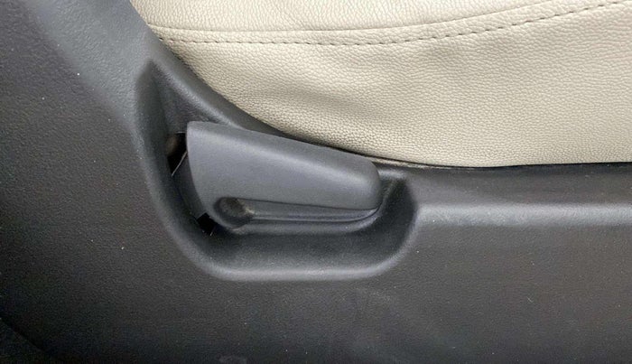 2014 Maruti Wagon R 1.0 VXI, Petrol, Manual, 36,152 km, Driver Side Adjustment Panel