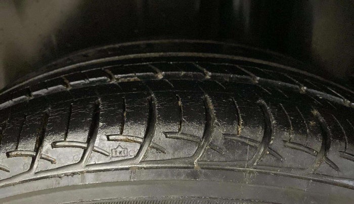 2015 Maruti Ciaz ZXI, CNG, Manual, 78,606 km, Left Rear Tyre Tread