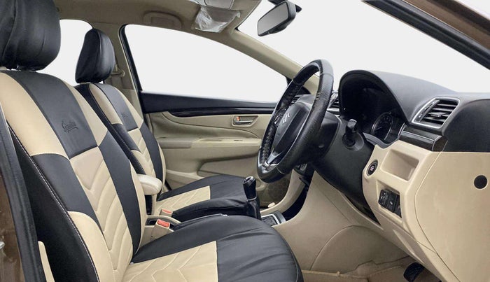 2015 Maruti Ciaz ZXI, CNG, Manual, 78,606 km, Right Side Front Door Cabin