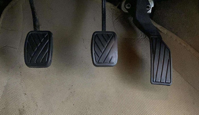 2015 Maruti Ciaz ZXI, CNG, Manual, 78,606 km, Pedals
