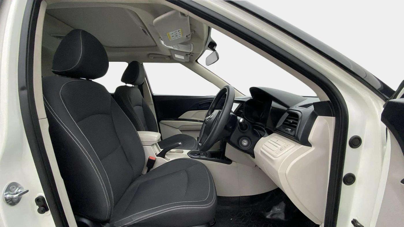 2022 Mahindra XUV300 W6 1.2 PETROL AMT, Petrol, Automatic, 48,602 km, Right Side Front Door Cabin