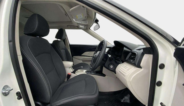 2022 Mahindra XUV300 W6 1.2 PETROL AMT, Petrol, Automatic, 48,602 km, Right Side Front Door Cabin