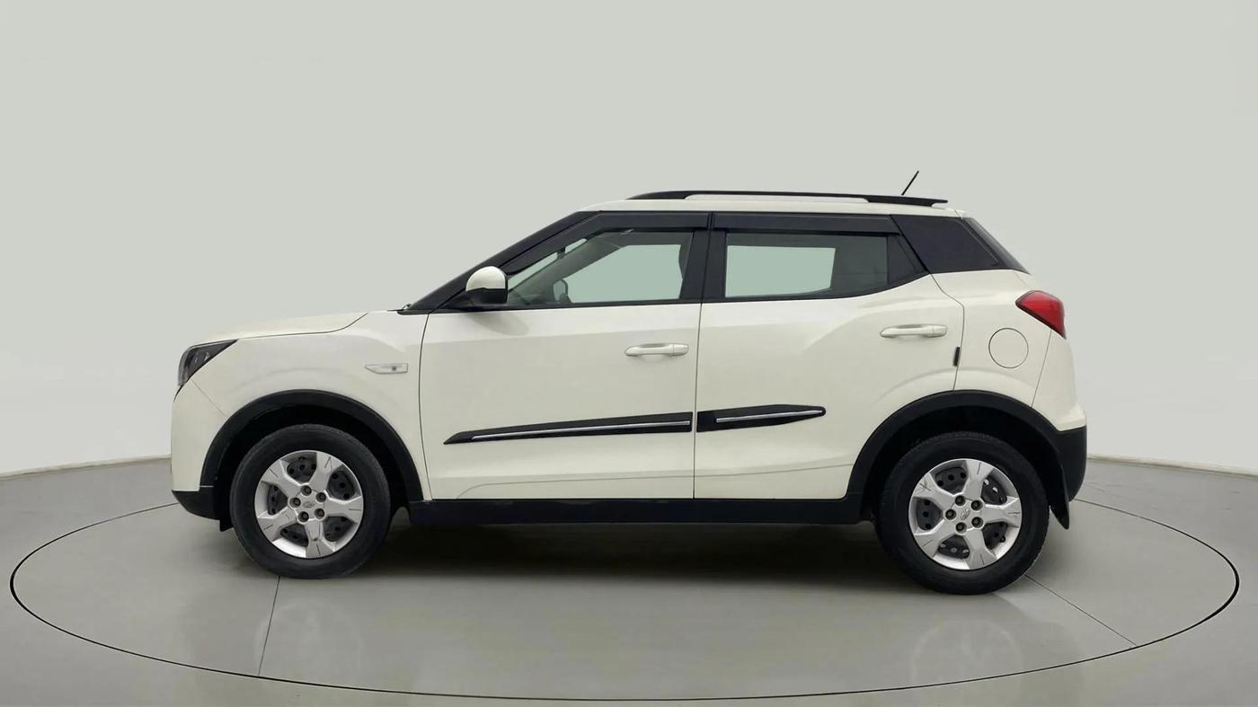 2022 Mahindra XUV300 W6 1.2 PETROL AMT, Petrol, Automatic, 48,602 km, Left Side