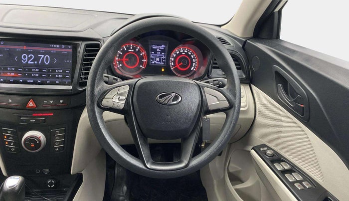 2022 Mahindra XUV300 W6 1.2 PETROL AMT, Petrol, Automatic, 48,602 km, Steering Wheel Close Up