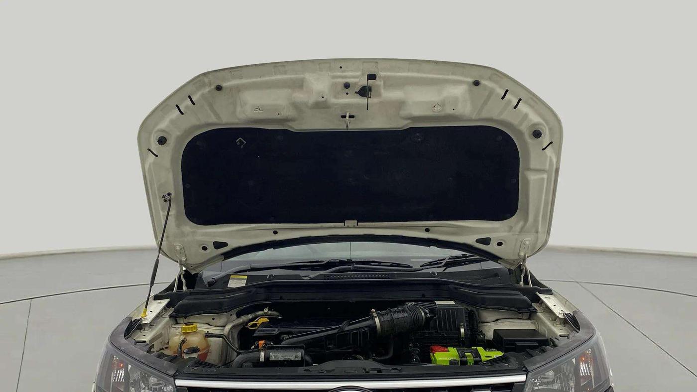 2022 Mahindra XUV300 W6 1.2 PETROL AMT, Petrol, Automatic, 48,602 km, Open Bonet