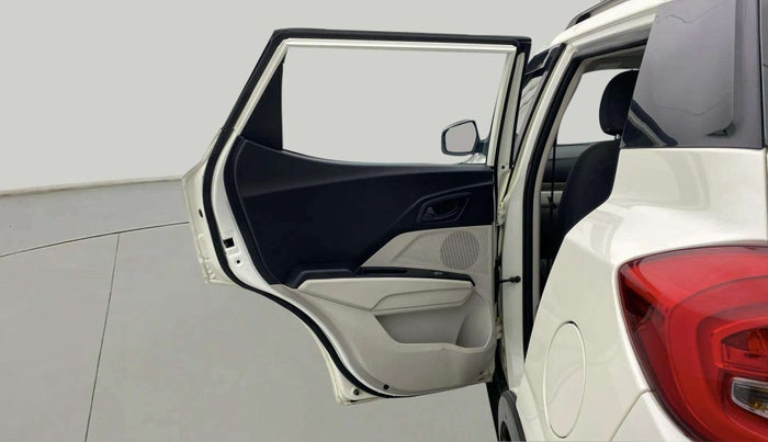 2022 Mahindra XUV300 W6 1.2 PETROL AMT, Petrol, Automatic, 48,602 km, LHS Rear Door