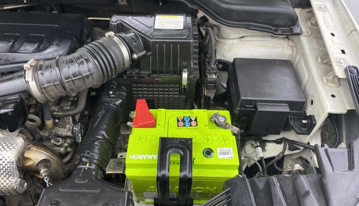 2022 Mahindra XUV300 W6 1.2 PETROL AMT, Petrol, Automatic, 48,602 km, Engine View - Left