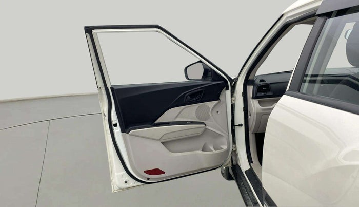 2022 Mahindra XUV300 W6 1.2 PETROL AMT, Petrol, Automatic, 48,602 km, LHS Front Door