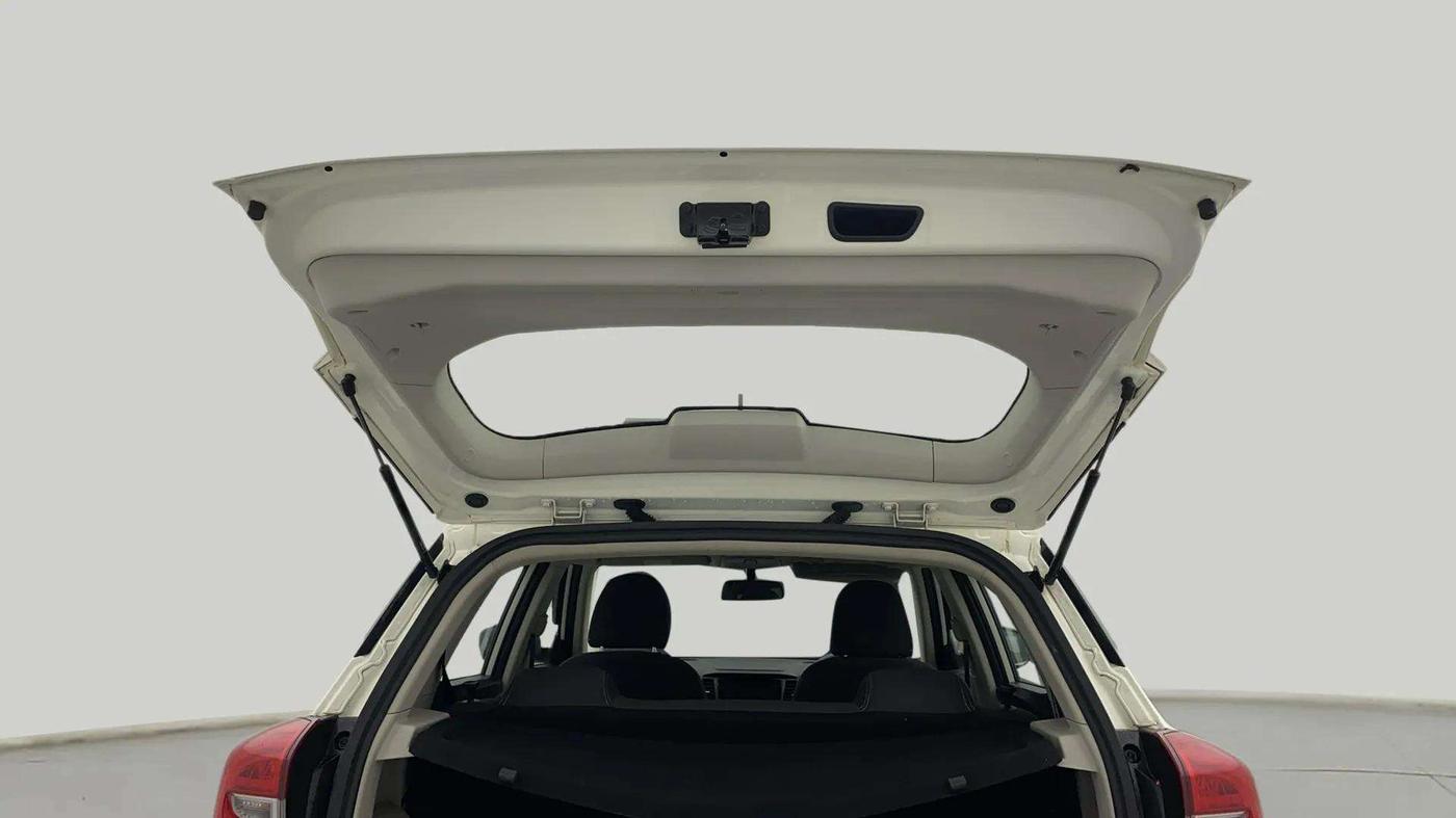 2022 Mahindra XUV300 W6 1.2 PETROL AMT, Petrol, Automatic, 48,602 km, Boot Door Open