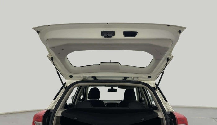 2022 Mahindra XUV300 W6 1.2 PETROL AMT, Petrol, Automatic, 48,602 km, Boot Door Open