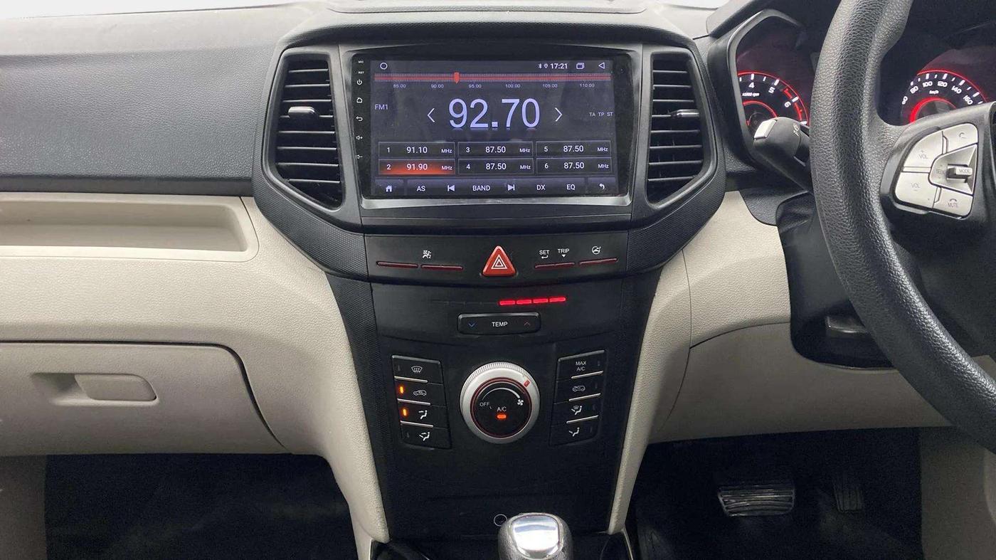 2022 Mahindra XUV300 W6 1.2 PETROL AMT, Petrol, Automatic, 48,602 km, Air Conditioner
