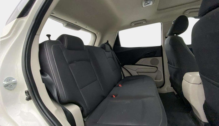 2022 Mahindra XUV300 W6 1.2 PETROL AMT, Petrol, Automatic, 48,602 km, Right Side Rear Door Cabin