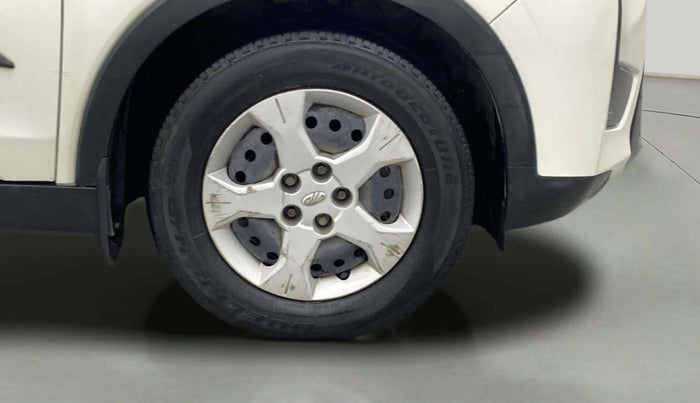 2022 Mahindra XUV300 W6 1.2 PETROL AMT, Petrol, Automatic, 48,602 km, Right Front Wheel