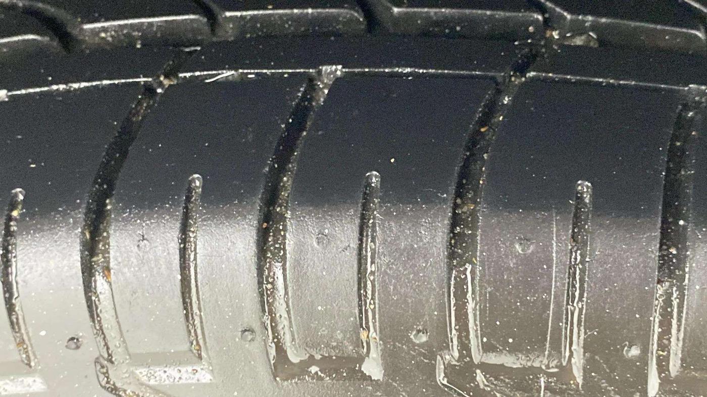 2022 Mahindra XUV300 W6 1.2 PETROL AMT, Petrol, Automatic, 48,602 km, Left Rear Tyre Tread