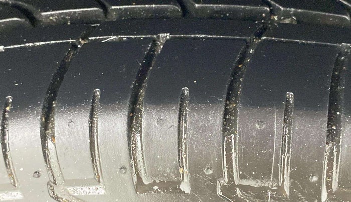 2022 Mahindra XUV300 W6 1.2 PETROL AMT, Petrol, Automatic, 48,602 km, Left Rear Tyre Tread