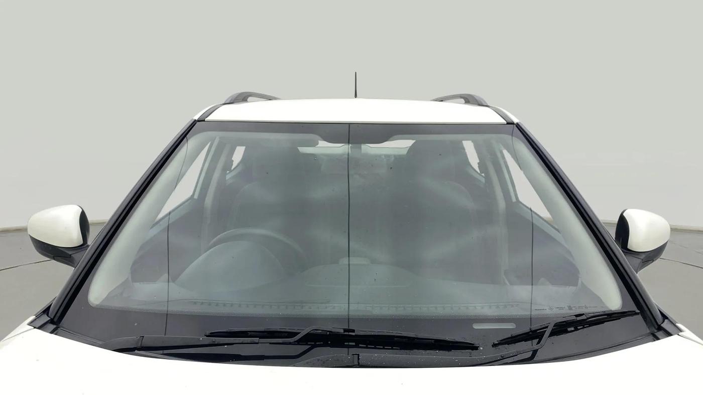 2022 Mahindra XUV300 W6 1.2 PETROL AMT, Petrol, Automatic, 48,602 km, Front Windshield