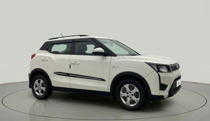 2022 Mahindra XUV300 W6 1.2 PETROL AMT, Petrol, Automatic, 48,602 km, Right Front Diagonal